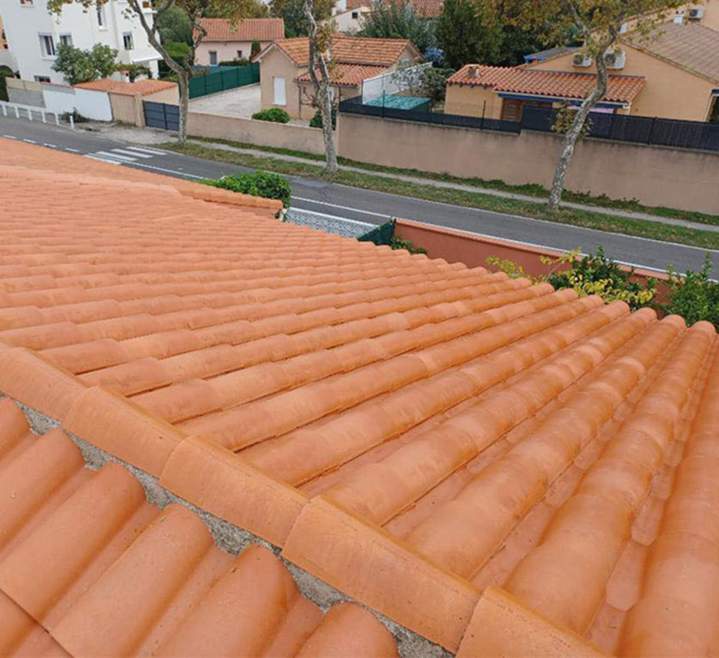 Nettoyage et traitement de toiture pour une protection durable